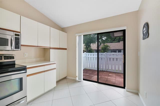 3356 CARAMBOLA Circle S, Coconut Creek FL 33066 - Coconut Creek, FL - Photo 5