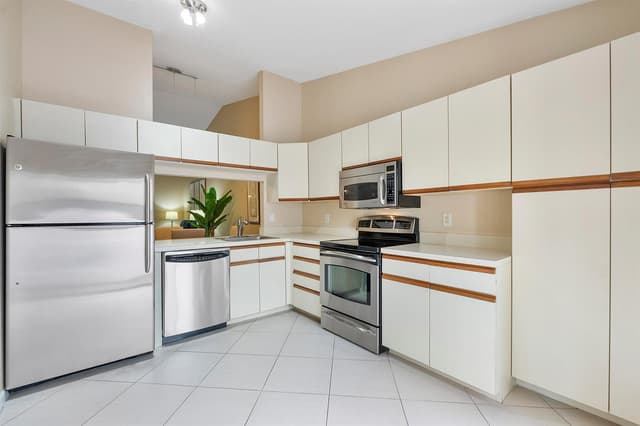 3356 CARAMBOLA Circle S, Coconut Creek FL 33066 - Coconut Creek, FL - Photo 4