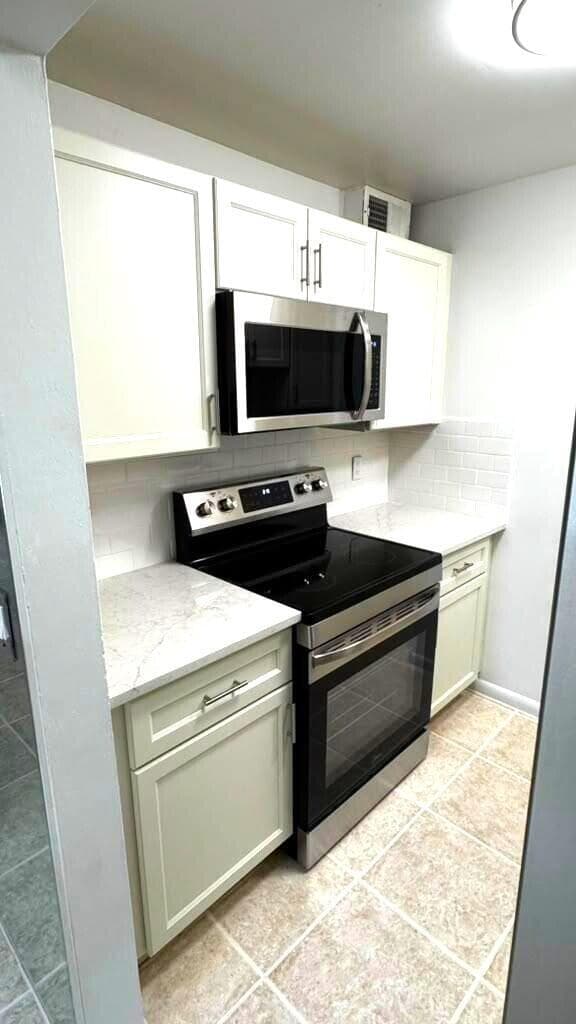 1020 CRYSTAL LAKE Drive # 103, Deerfield Beach FL 33064 - Deerfield Beach, FL - Photo 2