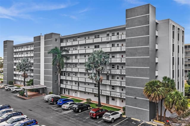610 NE 12th Ave # 206, Hallandale Beach FL 33009 - Hallandale Beach, FL - Photo 2
