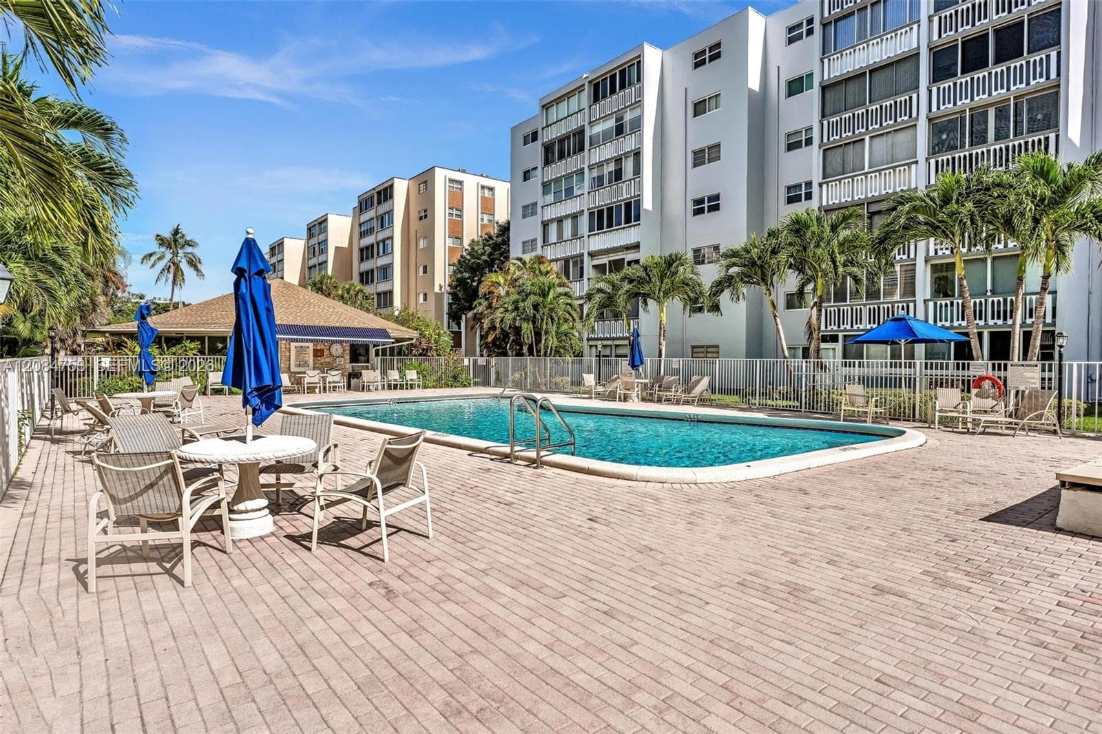 610 NE 12th Ave # 206, Hallandale Beach FL 33009 - Hallandale Beach, FL - Photo 1