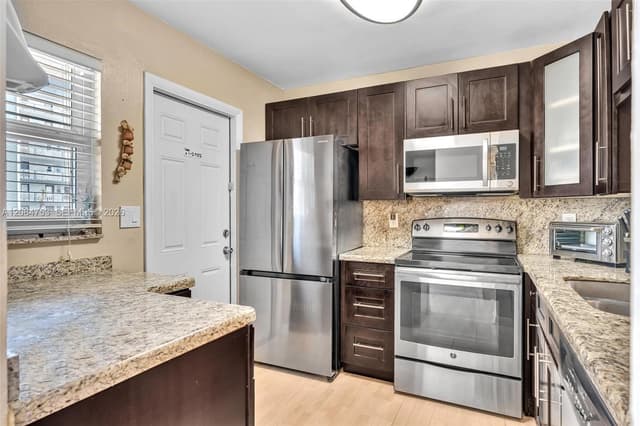 610 NE 12th Ave # 206, Hallandale Beach FL 33009 - Hallandale Beach, FL - Photo 5