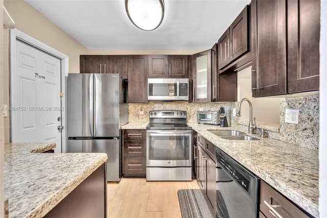 610 NE 12th Ave # 206, Hallandale Beach FL 33009 - Hallandale Beach, FL - Photo 4