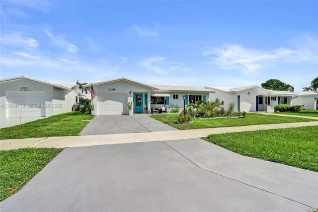 2083 SW 13th Ave, Boynton Beach FL 33426 - Boynton Beach, FL - Photo 2