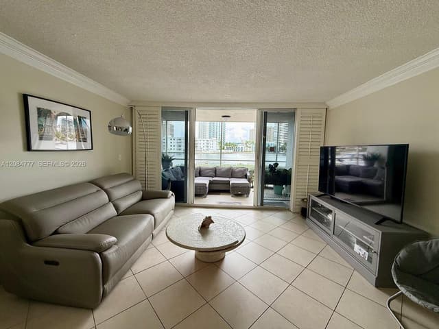 121 Golden Isles Dr # 1, Hallandale Beach FL 33009 - Hallandale Beach, FL - Photo 3