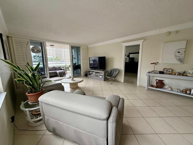 121 Golden Isles Dr # 1, Hallandale Beach FL 33009 - Hallandale Beach, FL - Photo 5
