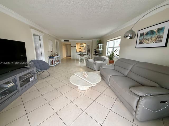 121 Golden Isles Dr # 1, Hallandale Beach FL 33009 - Hallandale Beach, FL - Photo 4