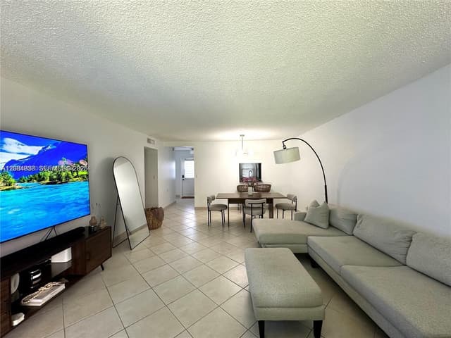 620 NE 12th Ave # 102, Hallandale Beach FL 33009 - Hallandale Beach, FL - Photo 2