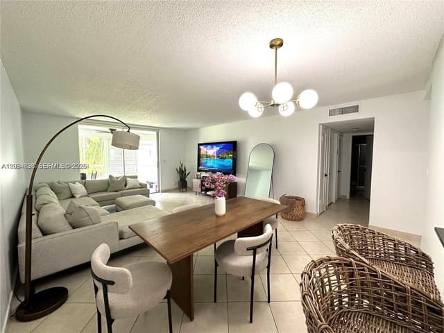 620 NE 12th Ave # 102, Hallandale Beach FL 33009 - Hallandale Beach, FL - Photo 3