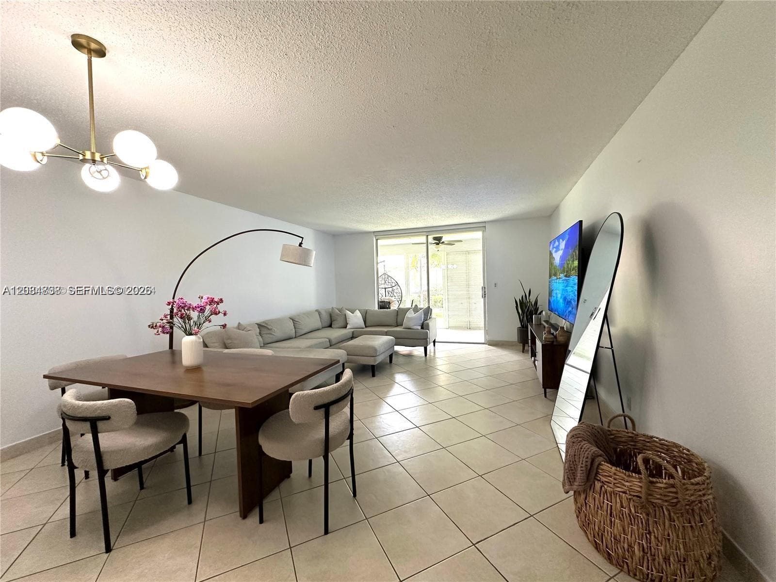 620 NE 12th Ave # 102, Hallandale Beach FL 33009 - Hallandale Beach, FL - Photo 1