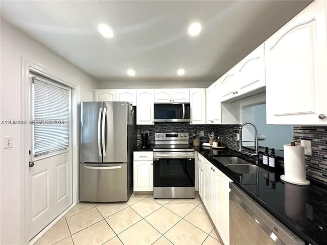 620 NE 12th Ave # 102, Hallandale Beach FL 33009 - Hallandale Beach, FL - Photo 5