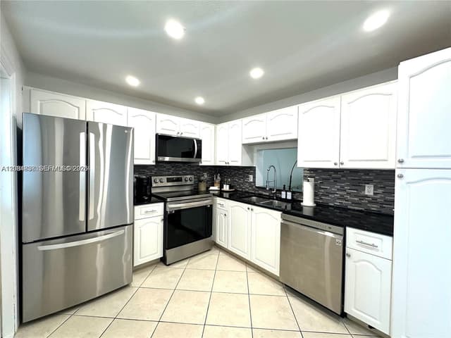 620 NE 12th Ave # 102, Hallandale Beach FL 33009 - Hallandale Beach, FL - Photo 4