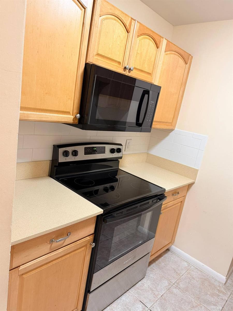 1020 CRYSTAL LAKE Drive # 209, Deerfield Beach FL 33064