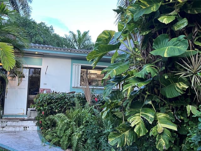 7711 Center Bay Dr, North Bay Village FL 33141 - North Bay Village, FL - Photo 2