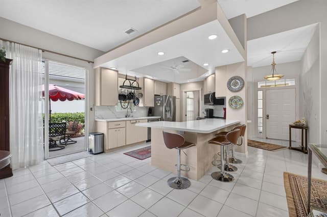 8390 E GARDEN OAKS Circle, Palm Beach Gardens FL 33410 - Palm Beach Gardens, FL - Photo 3