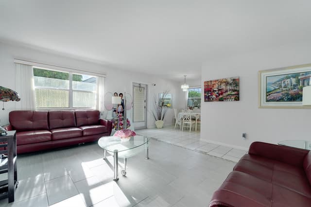 173 Valencia H, Delray Beach FL 33446 - Delray Beach, FL - Photo 2