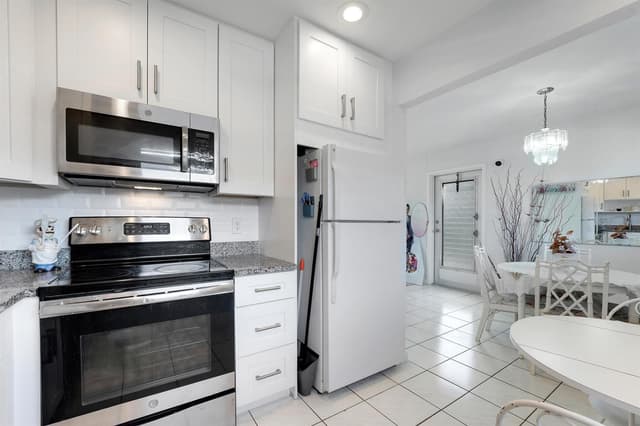 173 Valencia H, Delray Beach FL 33446 - Delray Beach, FL - Photo 6