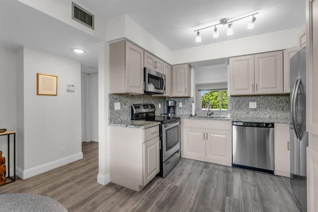 7267 HUNTINGTON Lane # 403, Delray Beach FL 33446 - Delray Beach, FL - Photo 3