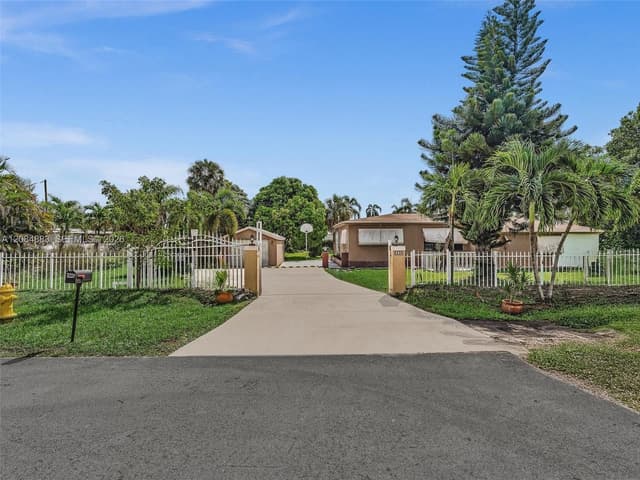 5220 SW 26th Ave, Dania Beach FL 33312 - Dania Beach, FL - Photo 2