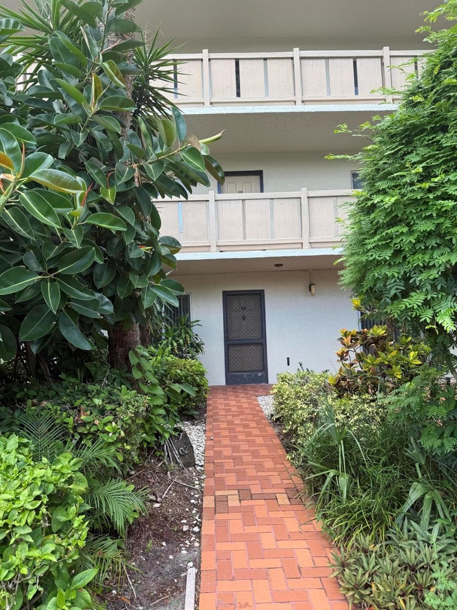 6585 KENSINGTON Lane # 102, Delray Beach FL 33446 - Delray Beach, FL - Photo 1