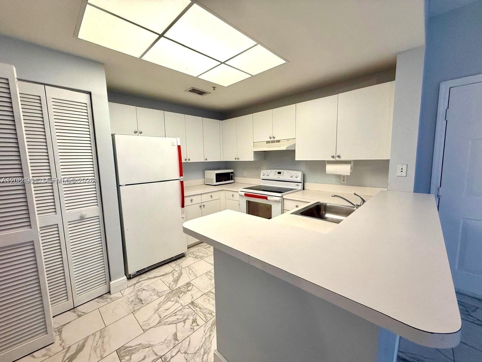 2015 SE 10th Ave # 127, Fort Lauderdale FL 33316 - Fort Lauderdale, FL - Photo 1