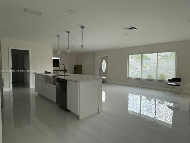 9606 NW 80th St, Tamarac FL 33321 - Tamarac, FL - Photo 2
