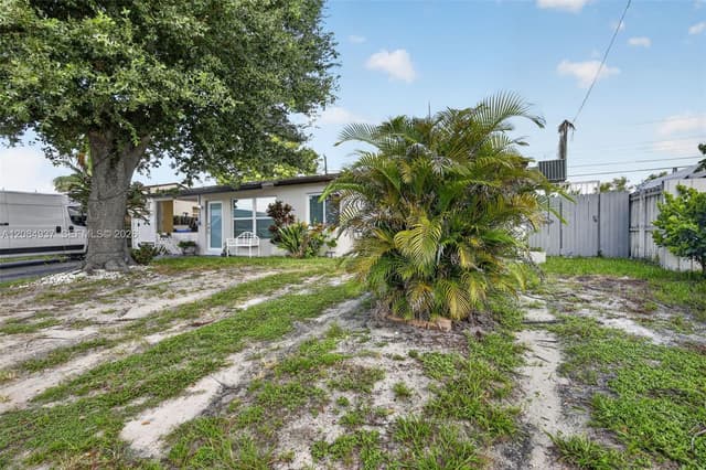 4351 SW 22nd St, Fort Lauderdale FL 33317 - Fort Lauderdale, FL - Photo 2