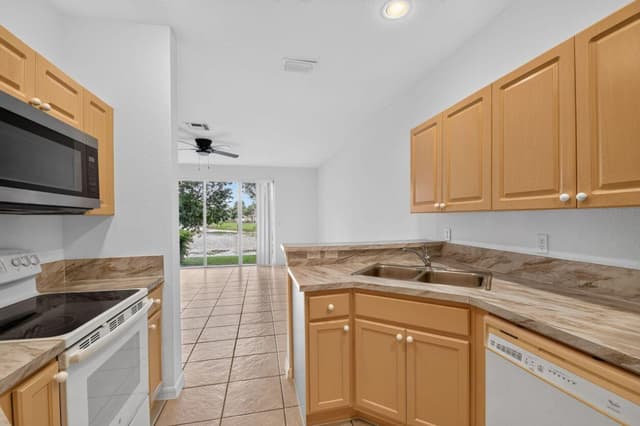 5155 WHITE OLEANDER, West Palm Beach FL 33415 - West Palm Beach, FL - Photo 5