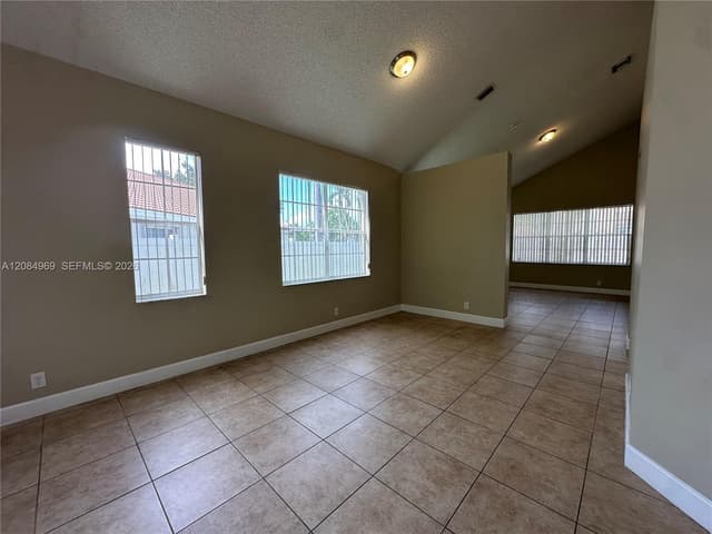 335 Cambridge Dr, Weston FL 33326 - Weston, FL - Photo 2