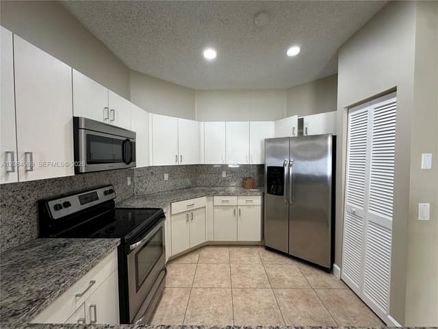 335 Cambridge Dr, Weston FL 33326 - Weston, FL - Photo 3