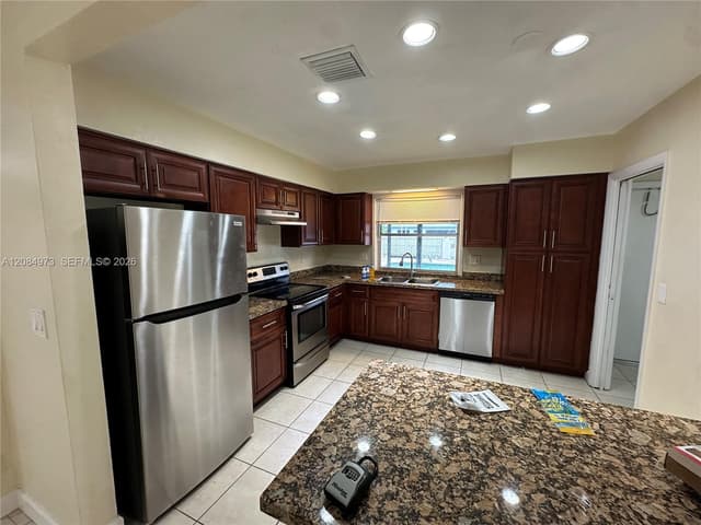 4200 Hayes St, Hollywood FL 33021 - Hollywood, FL - Photo 2