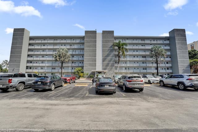610 NE 12TH Avenue # 306, Hallandale Beach FL 33009 - Hallandale Beach, FL - Photo 5