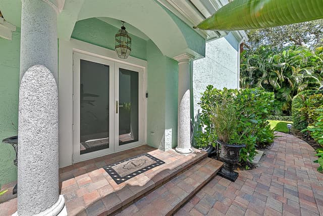7 Grand Bay Circle, Juno Beach FL 33408 - Juno Beach, FL - Photo 4