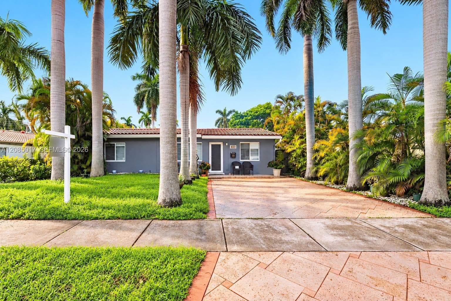 918 NE 4th St, Hallandale Beach FL 33009