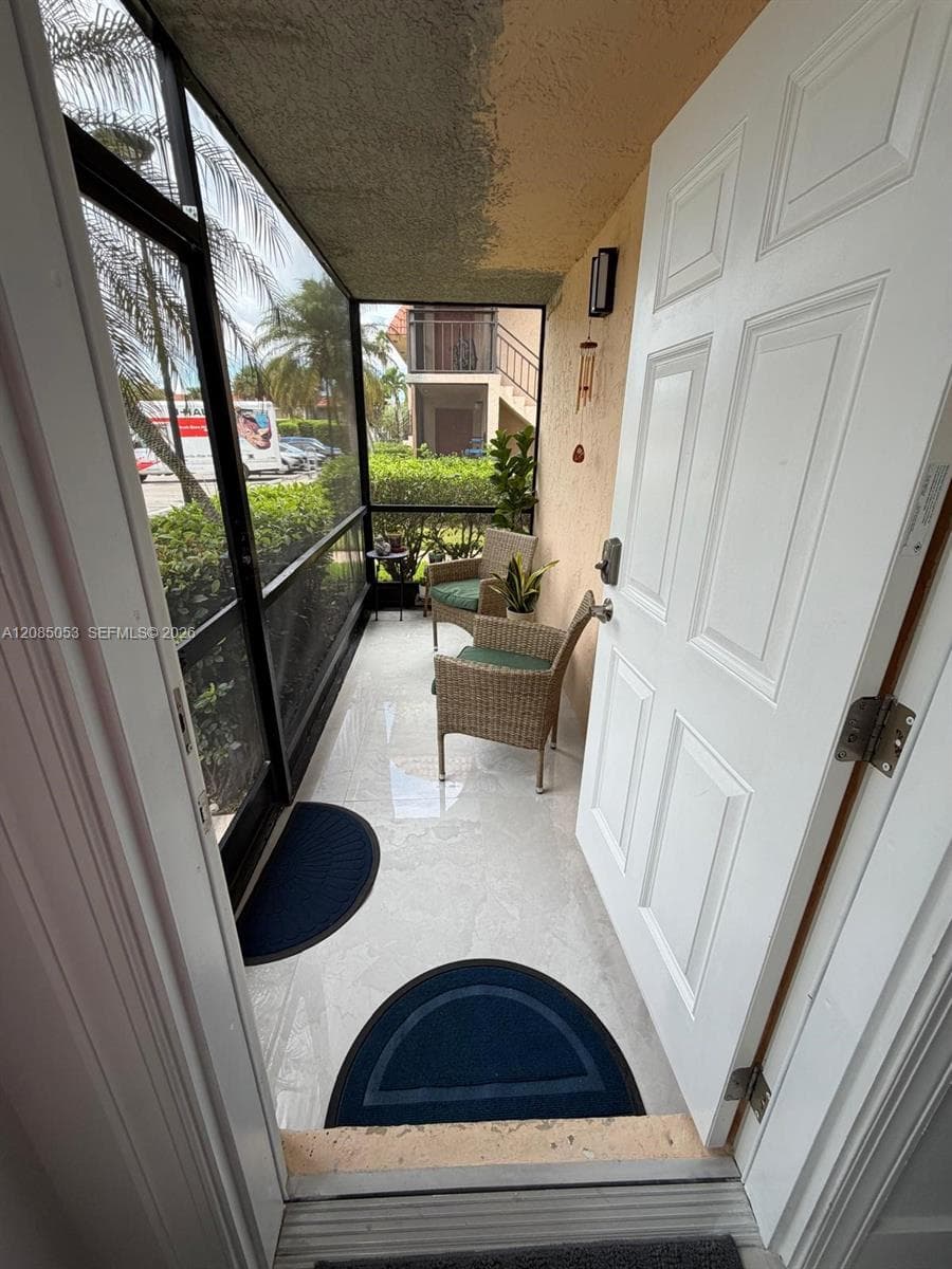 331 Lakeview Dr # 101, Weston FL 33326