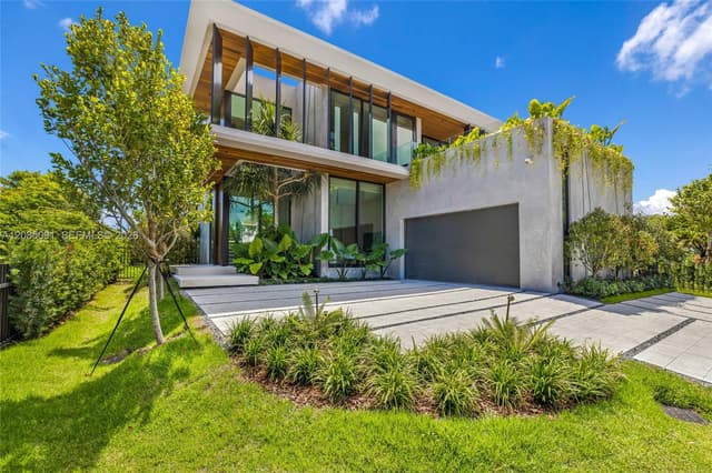 4940 Cherokee Ave, Miami Beach FL 33140 - Miami Beach, FL - Photo 2