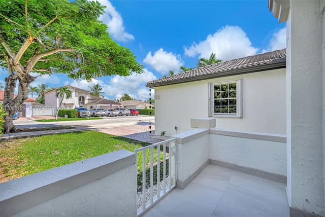 13078 NW 10th St, Miami FL 33182 - Miami, FL - Photo 5