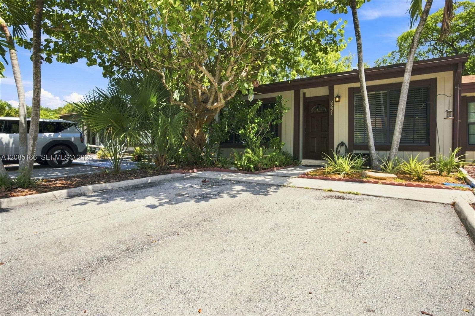 2221 Buttonwood Ave, Pembroke Pines FL 33026 - Pembroke Pines, FL - Photo 1