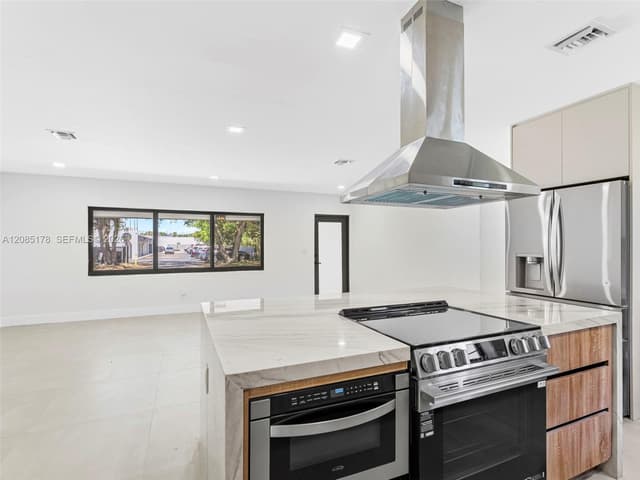 610 NE 164th Ter, Miami FL 33162 - Miami, FL - Photo 7