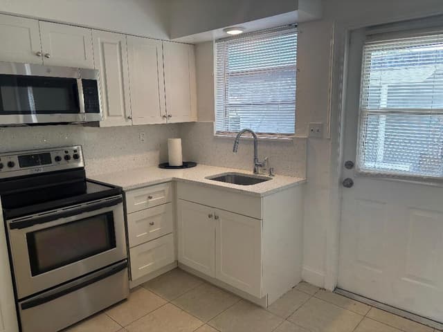 1700 NW 5TH Street, Fort Lauderdale FL 33311 - Fort Lauderdale, FL - Photo 5
