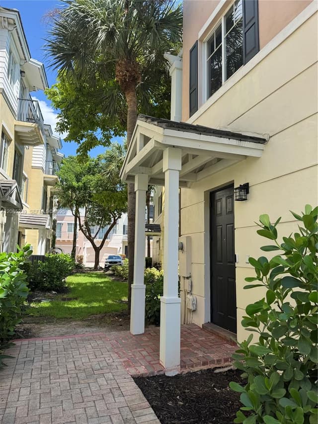 500 NW 39th Cir, Boca Raton FL 33431 - Boca Raton, FL - Photo 2