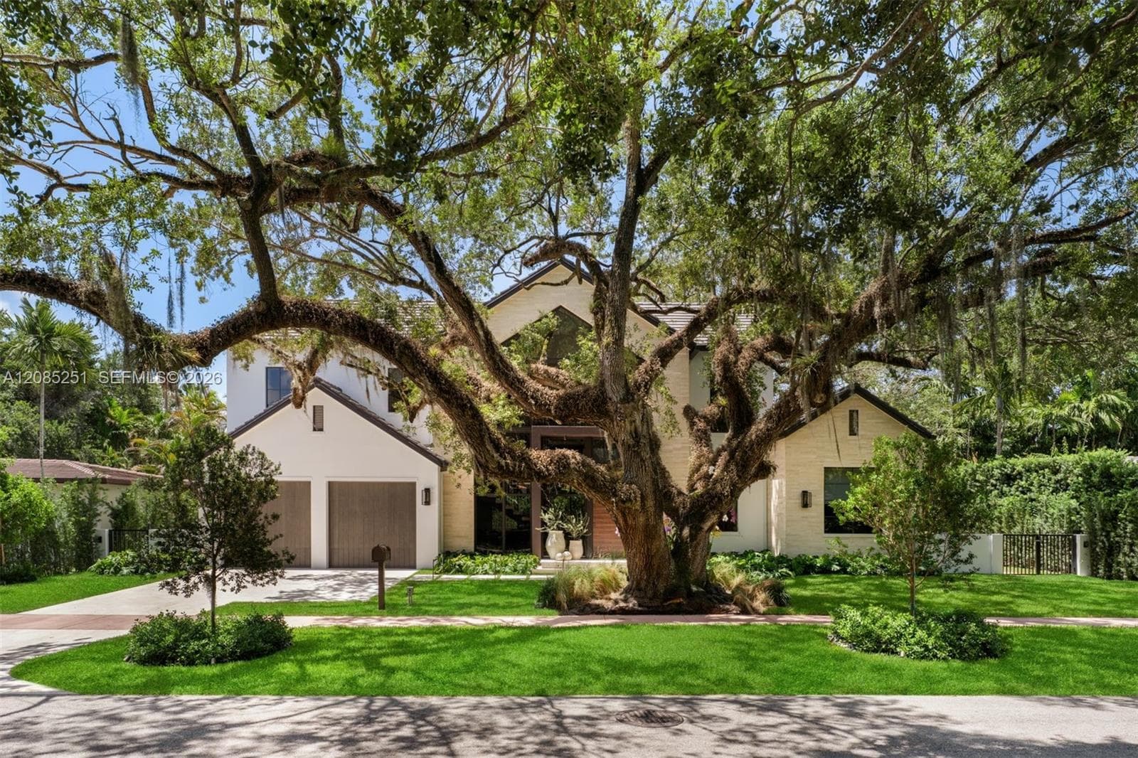 418 Castania Ave, Coral Gables FL 33146 - Coral Gables, FL - Photo 1