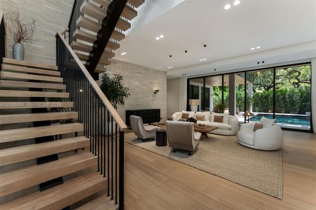 418 Castania Ave, Coral Gables FL 33146 - Coral Gables, FL - Photo 4