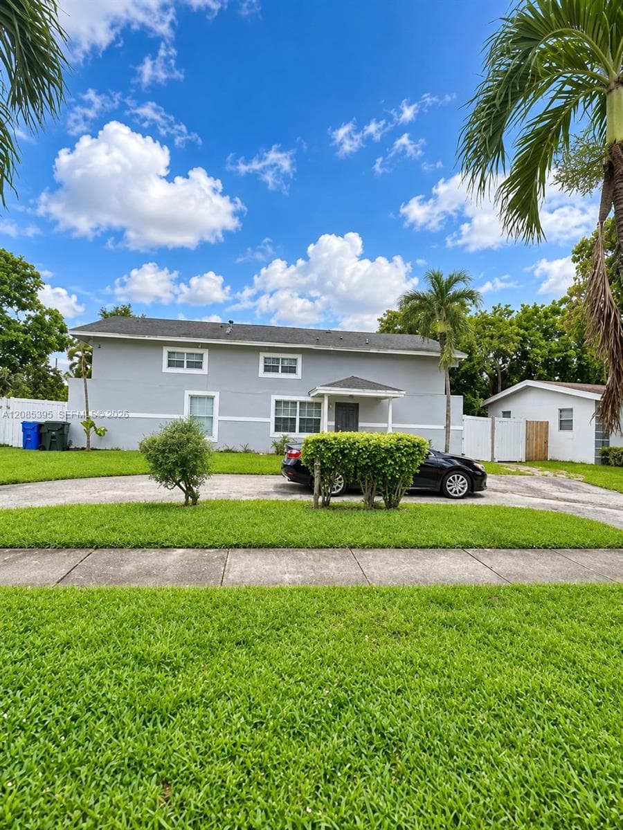 4420 NW 37th St, Lauderdale Lakes FL 33319 - Lauderdale Lakes, FL - Photo 1