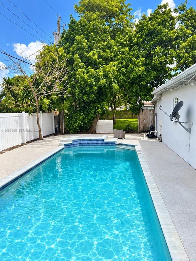 4420 NW 37th St, Lauderdale Lakes FL 33319 - Lauderdale Lakes, FL - Photo 4