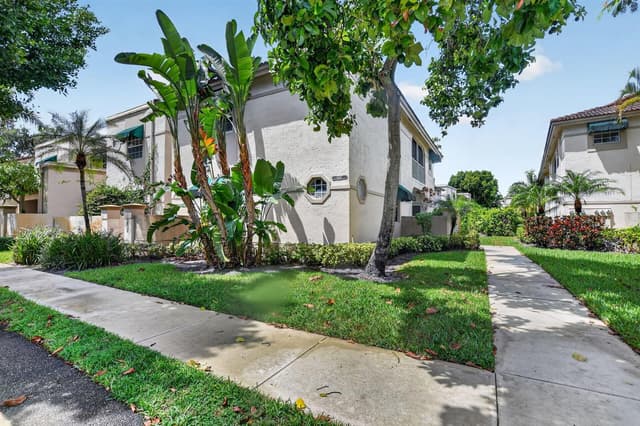 6487 Via Regina, Boca Raton FL 33433 - Boca Raton, FL - Photo 2