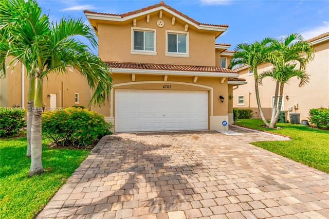 4707 Foxtail Palm Ct, Green Acres FL 33463 - Green Acres, FL - Photo 2