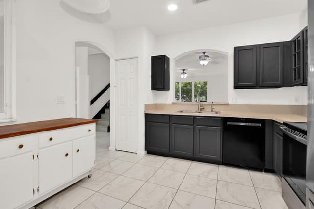 2145 Oakmont Drive, Riviera Beach FL 33404 - Riviera Beach, FL - Photo 5