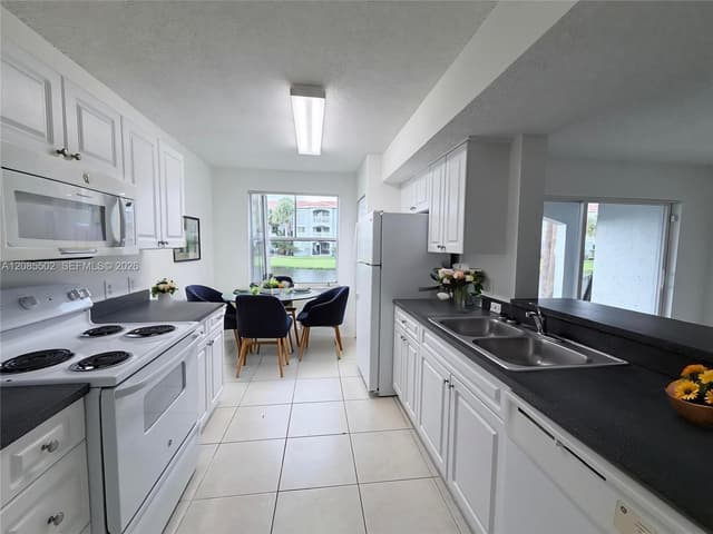9645 NW 1st Ct # 110, Pembroke Pines FL 33024 - Pembroke Pines, FL - Photo 3