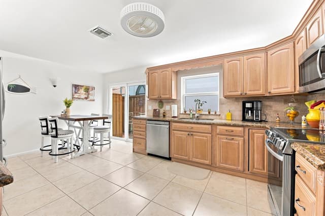 2576 LA CRISTAL Circle, Palm Beach Gardens FL 33410 - Palm Beach Gardens, FL - Photo 6